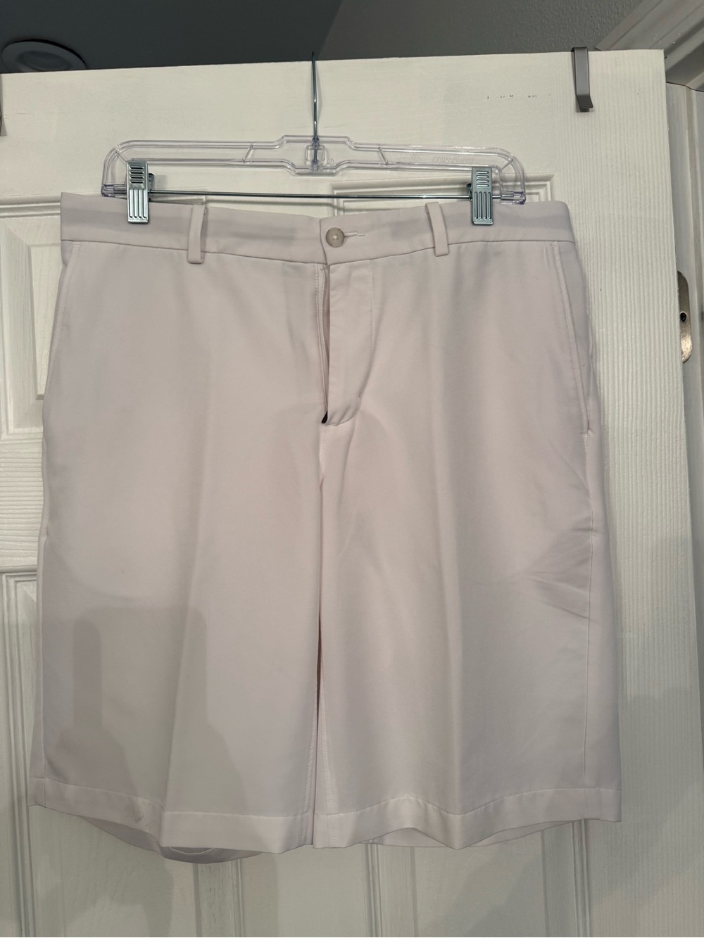 Nike Men's White Golf Flat Front Shorts